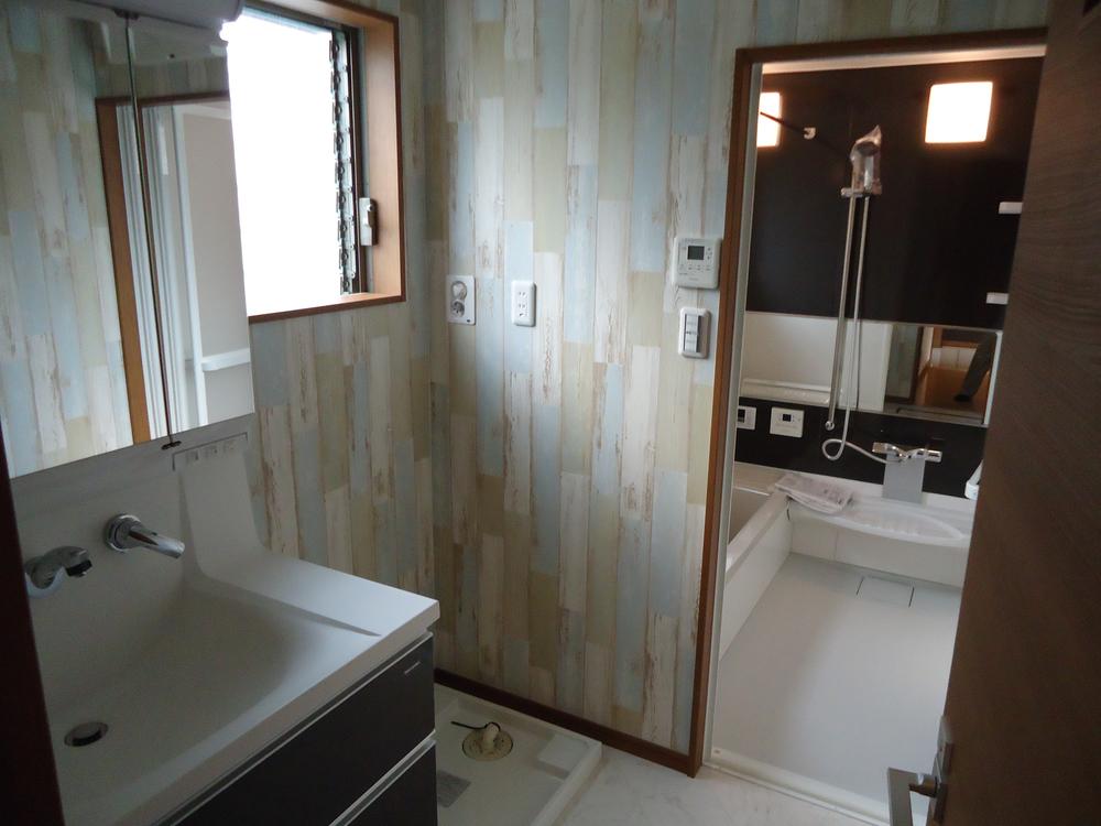 Wash basin, toilet. There is also a movable housed in the washroom, Very convenient