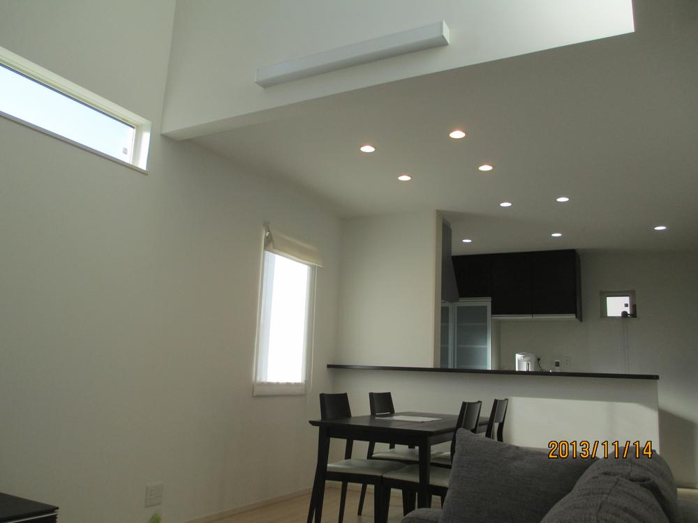 Living. Indoor (11 May 2013) Shooting The living, There is a blow-by, You plenty pours also sunshine.