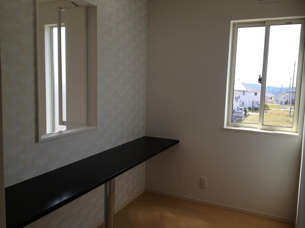 Other introspection. Set up a study room in the room (September 2013) captured the second floor hall. Before the window, It has led to the stairwell.