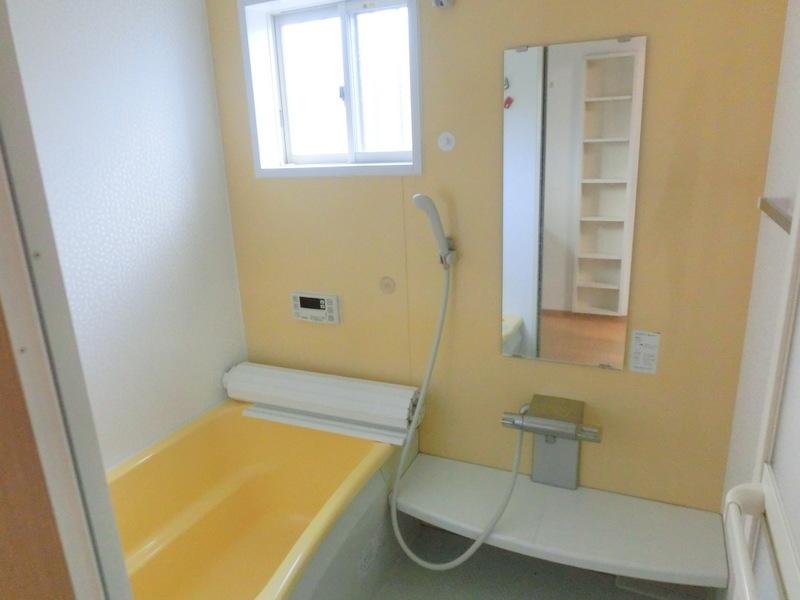 Bathroom. Bathroom Dryer ・ Auto chase fired function ・ You unlucky hot water beam function. 