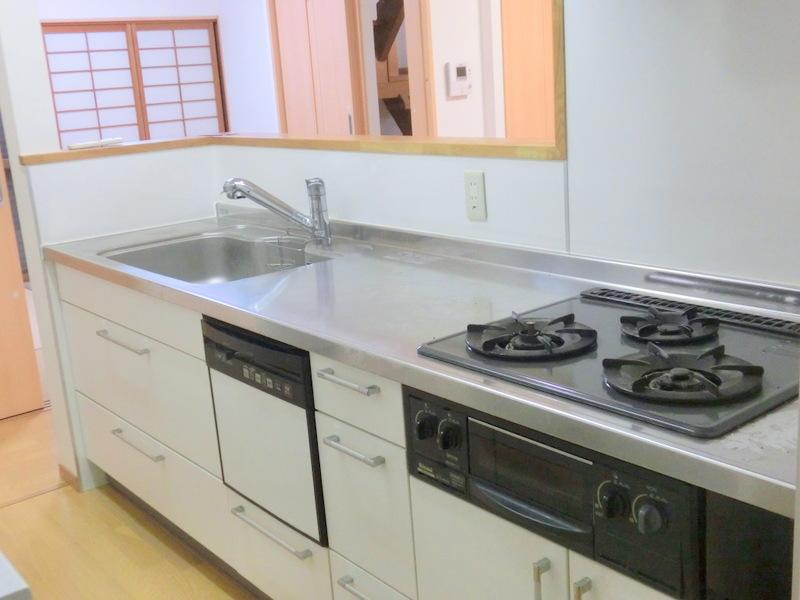 Kitchen. Dishwasher with the kitchen. Although stove has a little dirty, It has been carefully used. 