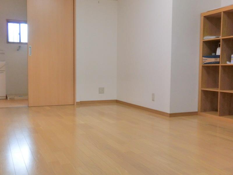 Living. 14.5 Pledge of is LDK. Since there is little window to LDK, 