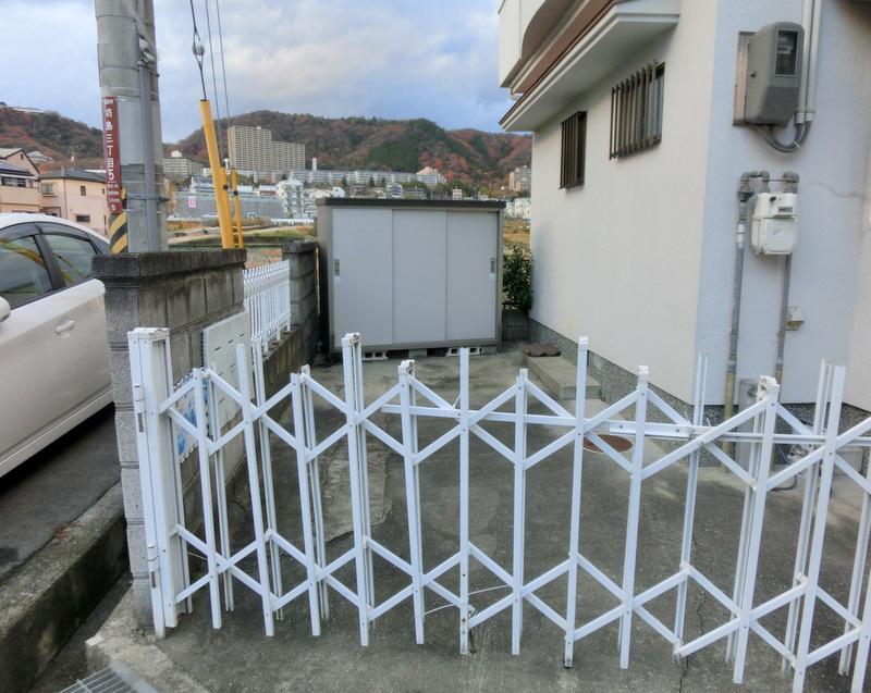 Parking lot. It has become a corner lot, Sufficient road width and, Since parking space is, You can park in peace. 