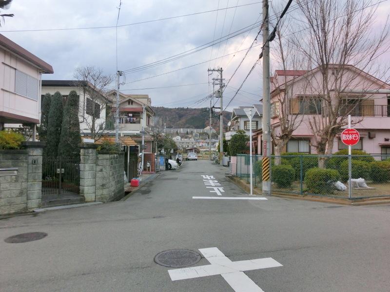 Other. It is the road conditions around. The road width is wide, Operation can be operated even in peace those who weak. 