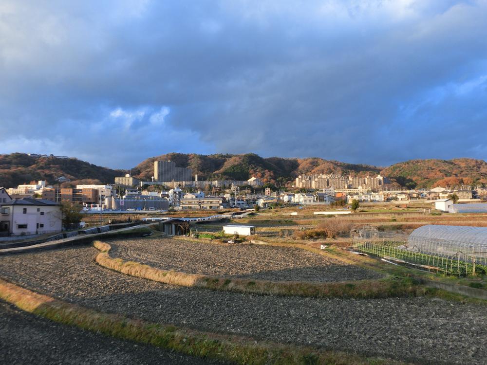 View photos from the dwelling unit. View from the second floor is recommended. It is the scenery you want to view the Boke'. 