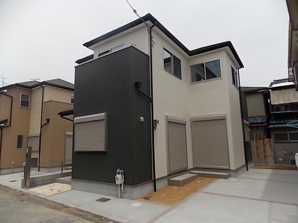 Same specifications photos (appearance). Easy parking in front of the road spacious