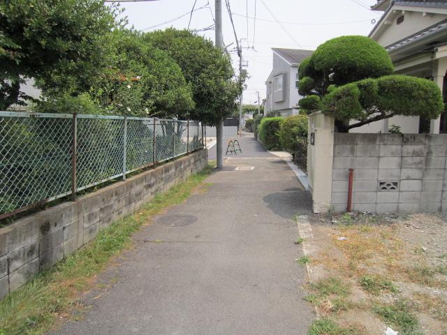 Local photos, including front road. Local (July 2013) Shooting