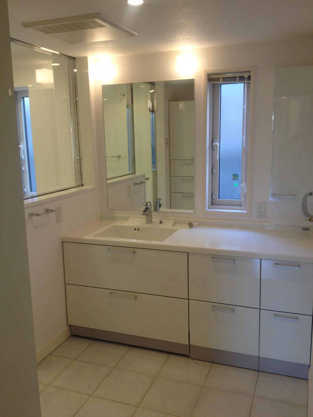 Wash basin, toilet. Indoor (11 May 2013) Shooting