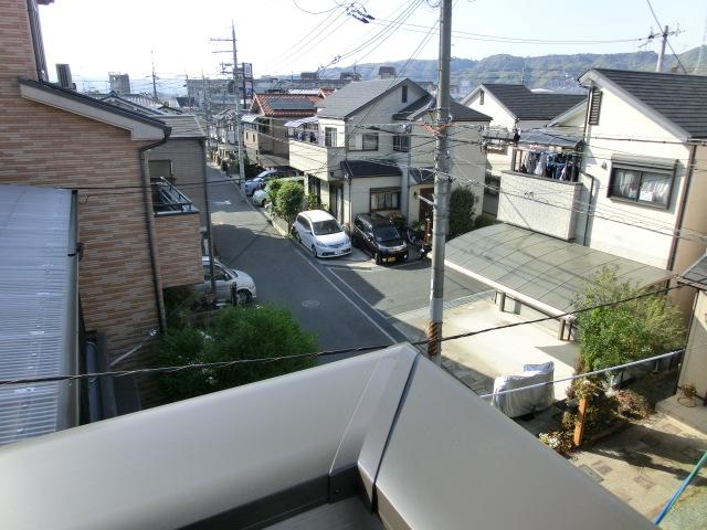 View photos from the dwelling unit. Local (April 2013) Shooting