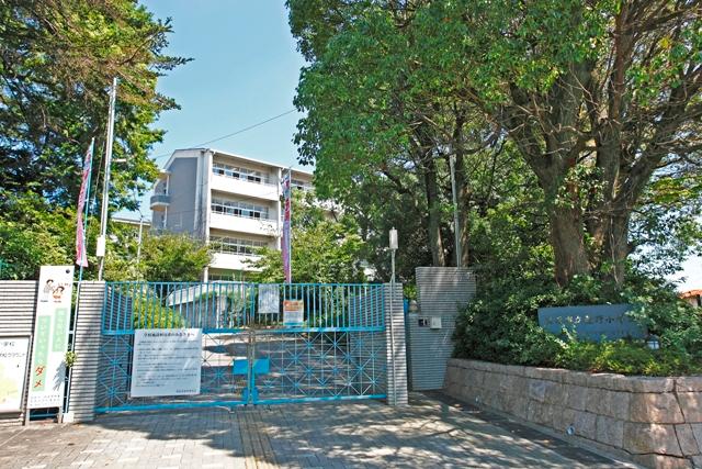 Primary school. Municipal Kayano to elementary school 130m