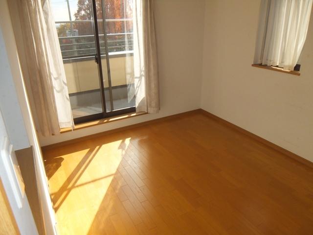 Non-living room. Indoor (12 May 2013) Shooting