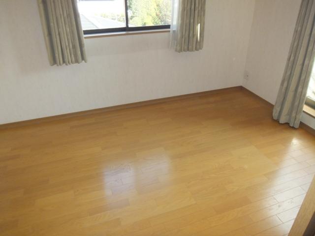 Non-living room. Indoor (12 May 2013) Shooting