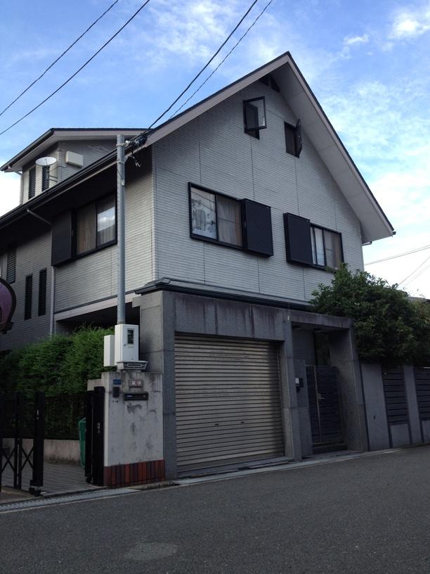 Local appearance photo. Site (south road, Bright house. )