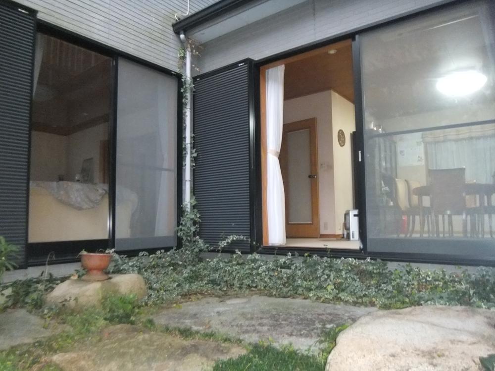 Other introspection. And views of the courtyard from the room (1 Kaikaku room. )