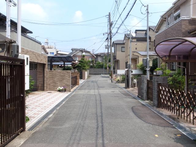 Local photos, including front road. Local (July 2013) Shooting