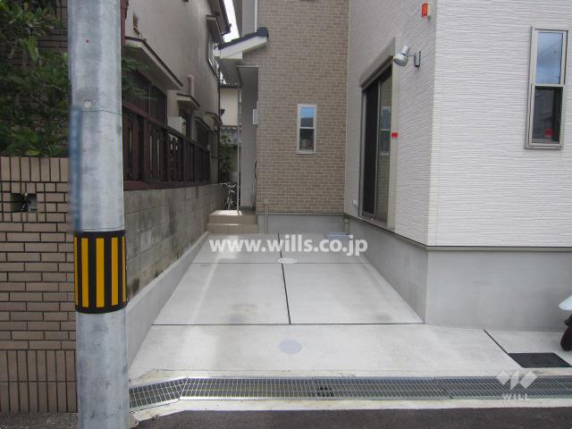 Parking lot. Local (10 May 2013) Shooting