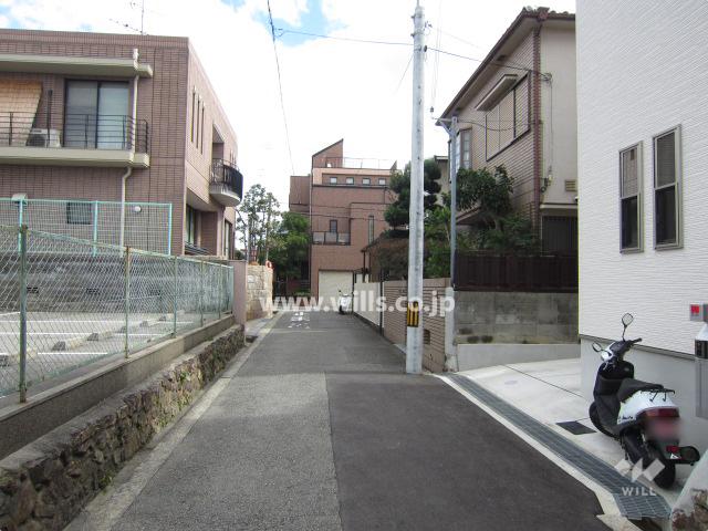 Local photos, including front road. The current site (October 2013) Shooting