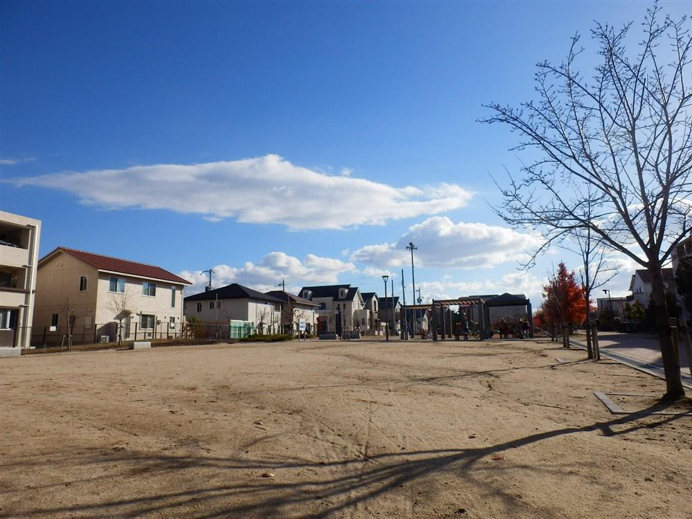 park. 50m to Onohara park  [1-minute walk] The park, which lies just around the corner, As a "park that multi-generational exchanges can.", Mainly planted cherry tree to inherit the memories blossom viewing was held for a long time, It is provided with a multi-purpose open space and health play equipment