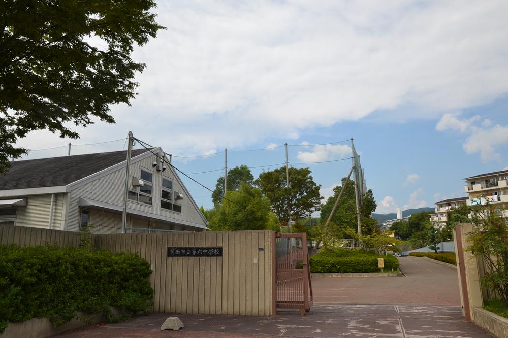 Junior high school. Mino 16-minute walk from the Museum of the sixth junior high school