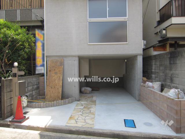 Parking lot. Local (April 2013) Shooting