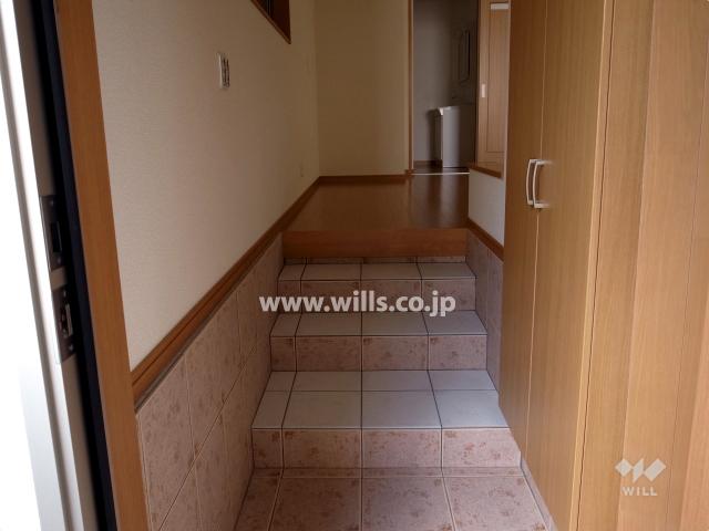 Entrance. Local (April 2013) Shooting