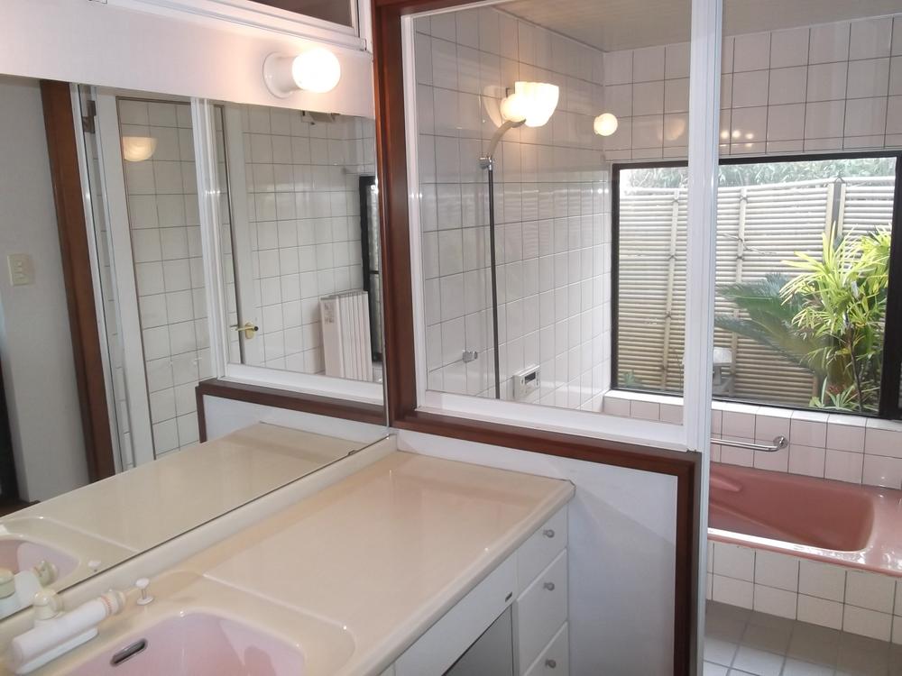 Bathroom. Indoor (12 May 2013) Shooting