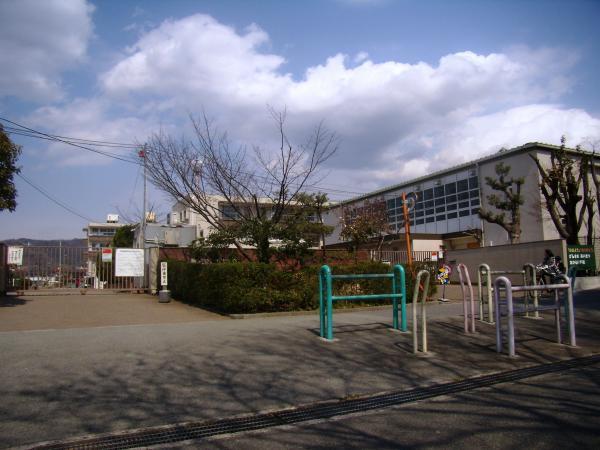 Primary school. 700m to Southwest Elementary School