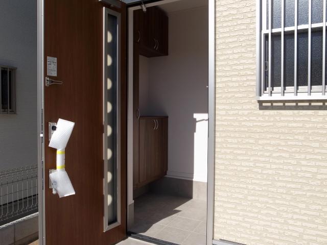 Entrance. Local (11 May 2013) Shooting