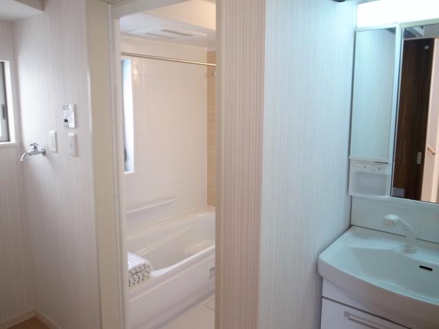 Wash basin, toilet. Local (11 May 2013) Shooting