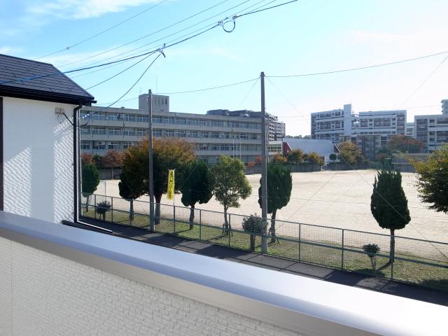 View photos from the dwelling unit. Local (11 May 2013) Shooting