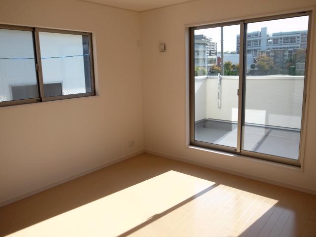 Non-living room. Local (11 May 2013) Shooting