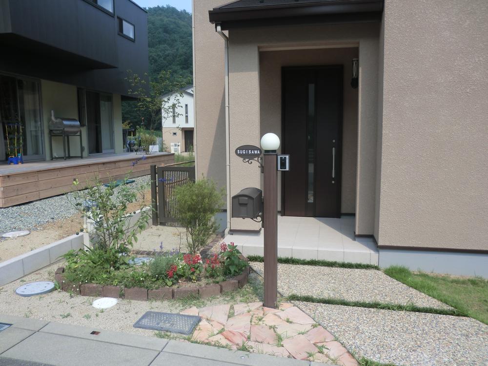 Entrance. Entrance porch part (August 2013) Shooting