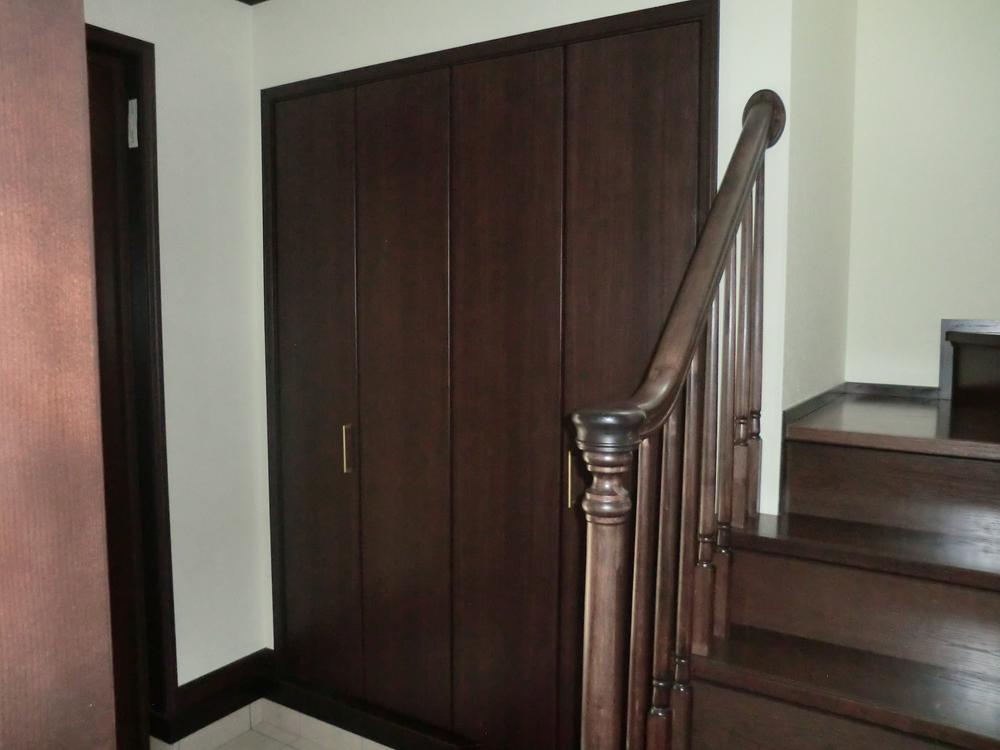 Receipt. Entrance next to the storage (August 2013) Shooting