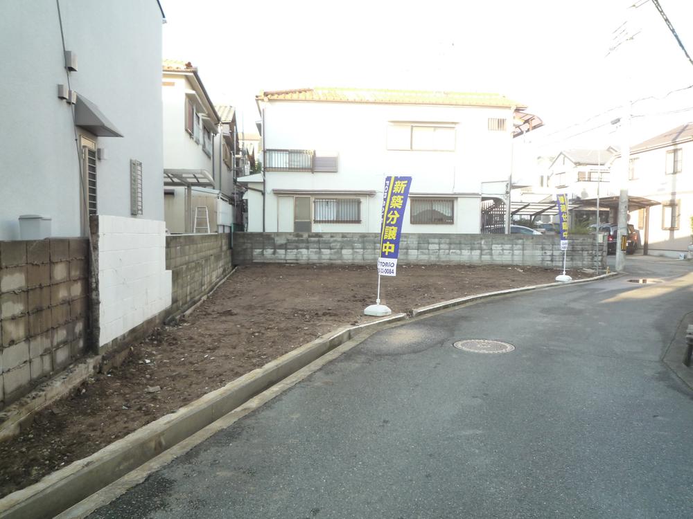 Local photos, including front road. Local (11 May 2013) Shooting