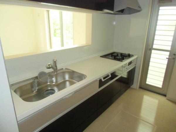 Kitchen. Your family close to face-to-face kitchen