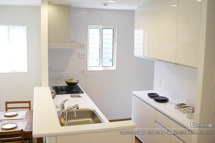 Kitchen.  [No. 6 areas] [No. 6 place introspection] 2013 April shooting  ※ Furniture in the photos ・ Such as furniture are not included in the price.