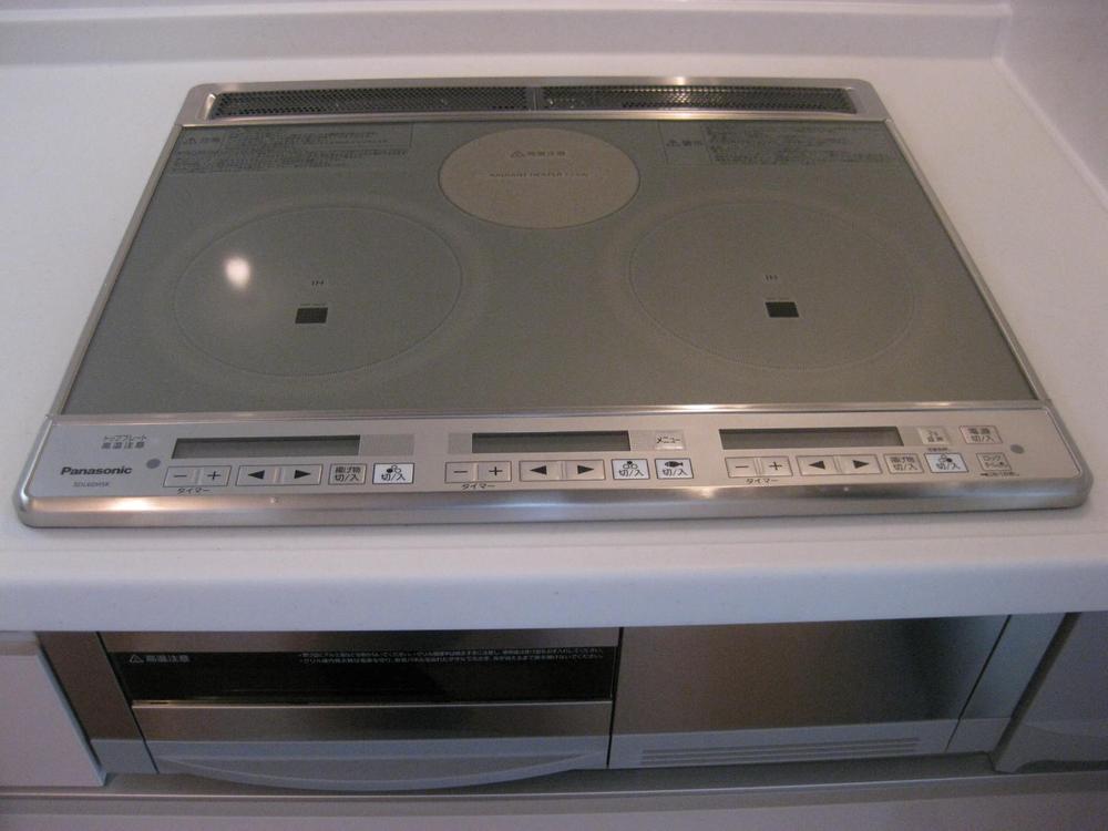 Kitchen. Panasonic Corp. Adopted IH stove