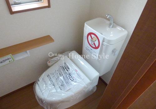 Toilet. Toilet 2 places