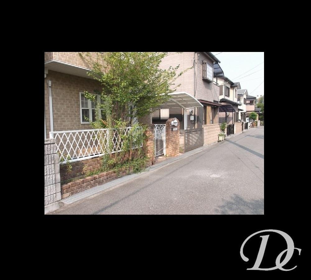 Local photos, including front road. This quiet lush residential area