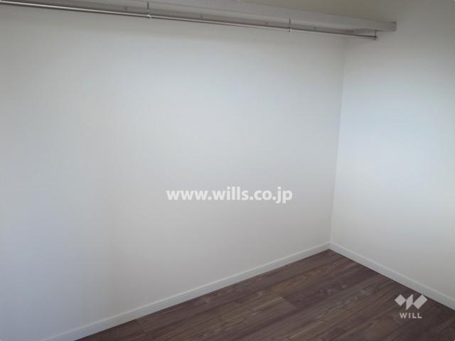 Receipt. Walk-in closet