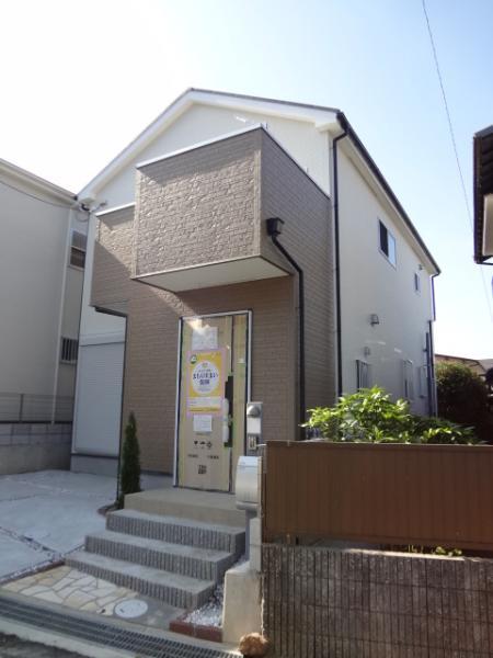 Local photos, including front road. Streets are quiet itself! Come check!