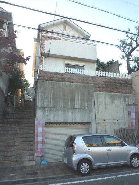 Local photos, including front road. Indoor (12 May 2013) Shooting