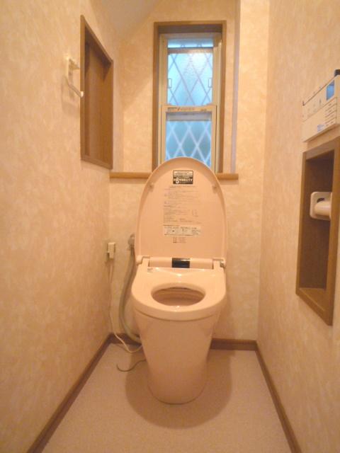 Toilet. Indoor (12 May 2013) Shooting