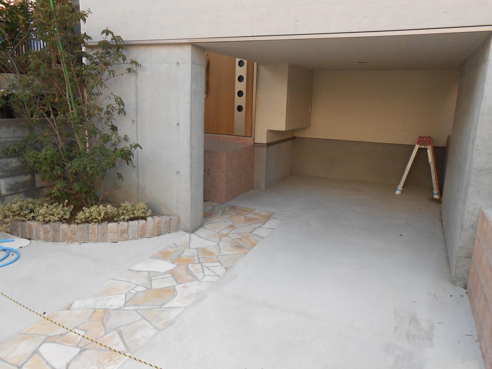 Parking lot. Local (12 May 2013) Shooting