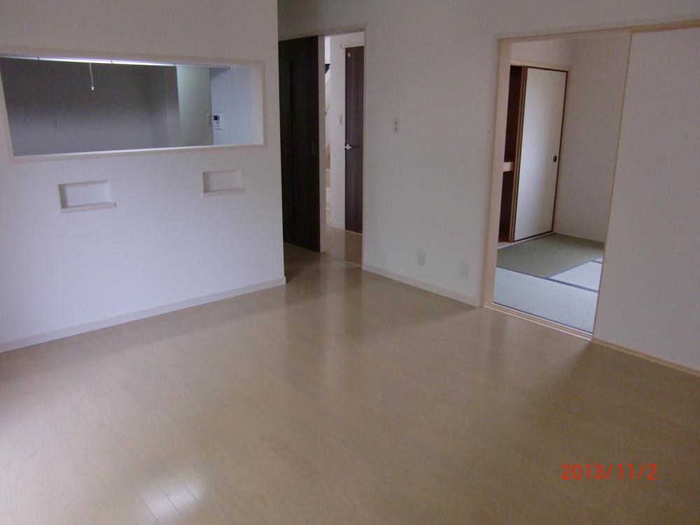 Living. Counter kitchen overlooking