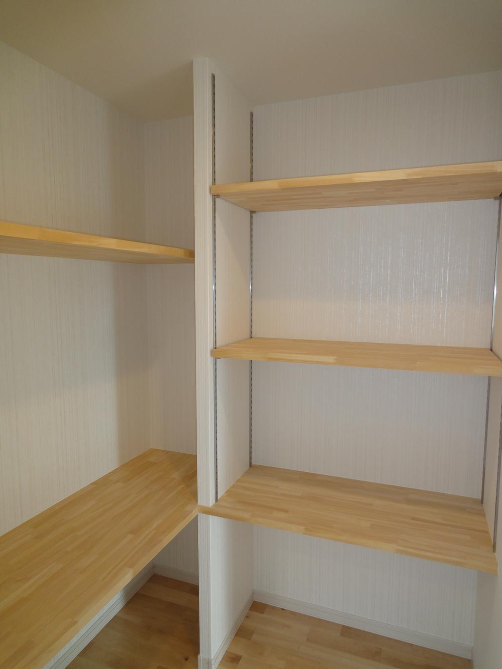 Receipt. Pantry internal. Also as a storage, It can also be used as a work space of wife ☆