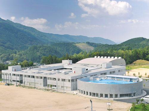 Primary school. Mino Tatsutome people Ryobi elementary school ・ It opened as the first facility-integrated elementary and junior high schools consistently in the 50m Osaka until junior high school (roar only forest school). Source of consistent educational environment of nine years, Fureae familiar also with nature, It has spread a suitable living environment for child-rearing layer you want to raise the children and carefree