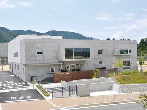 kindergarten ・ Nursery. Misuzu Gakuen Mori children Garden (nursery school ・ Distance of 40m 1 minute walk to kindergarten). Living environment education facility is aligned familiar. Nursery, Elementary school as well as kindergarten ・ Aligned familiar to junior high school is