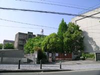 Junior high school. 1040m to the first junior high school