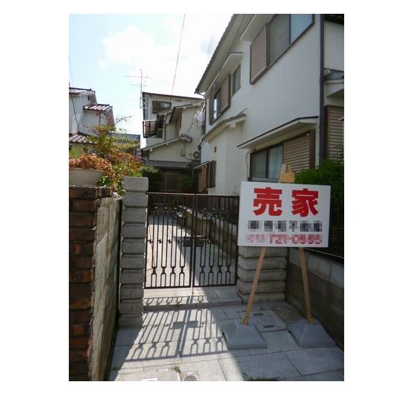 Local appearance photo. Local (May 2012) shooting